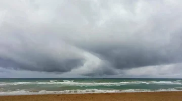 تحذير لـ 4 دول.. مسار العاصفة هاري وموعد وصولها إلى المنطقة العربية